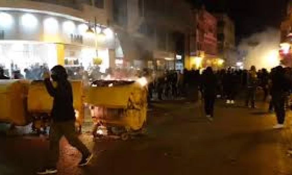 Λεμεσός: Πετροβολισμοί με αστυνομικούς σε διαδήλωση κατά των μέτρων